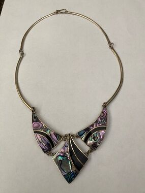 Necklace made of abalone shell, onyx, and mother of pearl set in Alpaca silver.